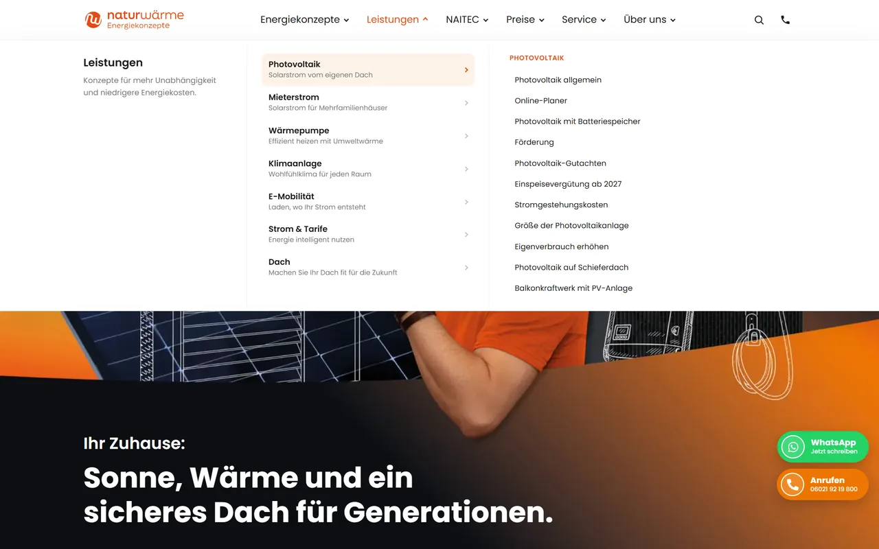 naturwärme-Website am Desktop: geöffnetes Mega-Menü „Leistungen“ mit sieben Bereichen von Photovoltaik bis Dach, rechts die Unterseiten zur Photovoltaik