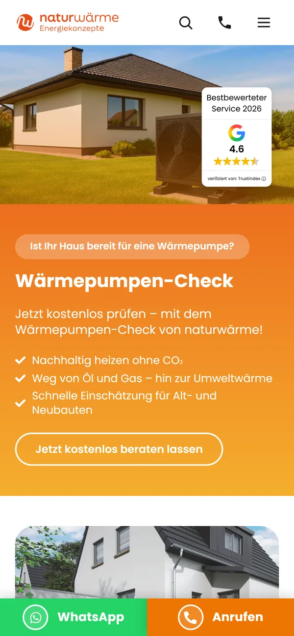 naturwärme-Website auf dem Smartphone: Seite „Wärmepumpen-Check“ mit Hausfoto, Vorteilsliste und Button „Jetzt kostenlos beraten lassen“