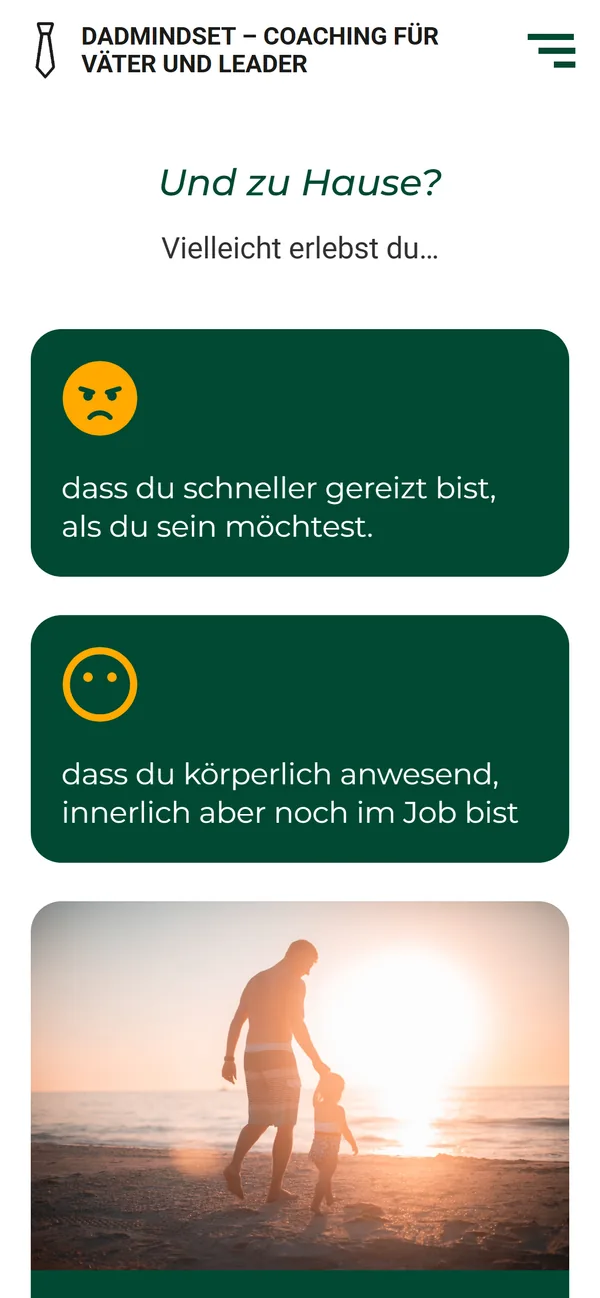 DadMindset-Landingpage am Smartphone: Abschnitt „Und zu Hause?“ mit untereinander gestapelten dunkelgrünen Karten und einem Strandfoto von Vater und Kind im Gegenlicht.